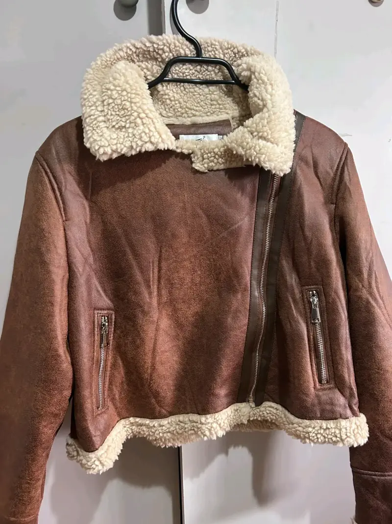 Chaqueta de cuero marrón con forro de lana