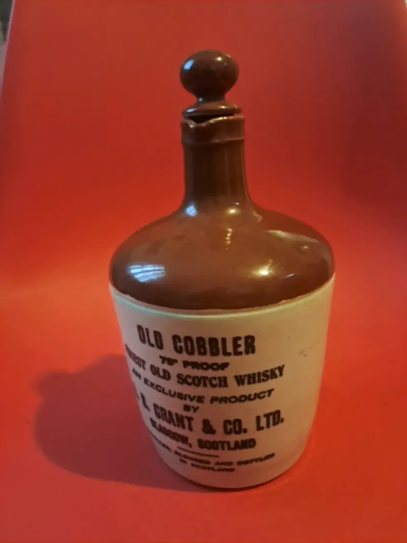 Botella de cerámica Old Cobbler Whisky Escocés - 1