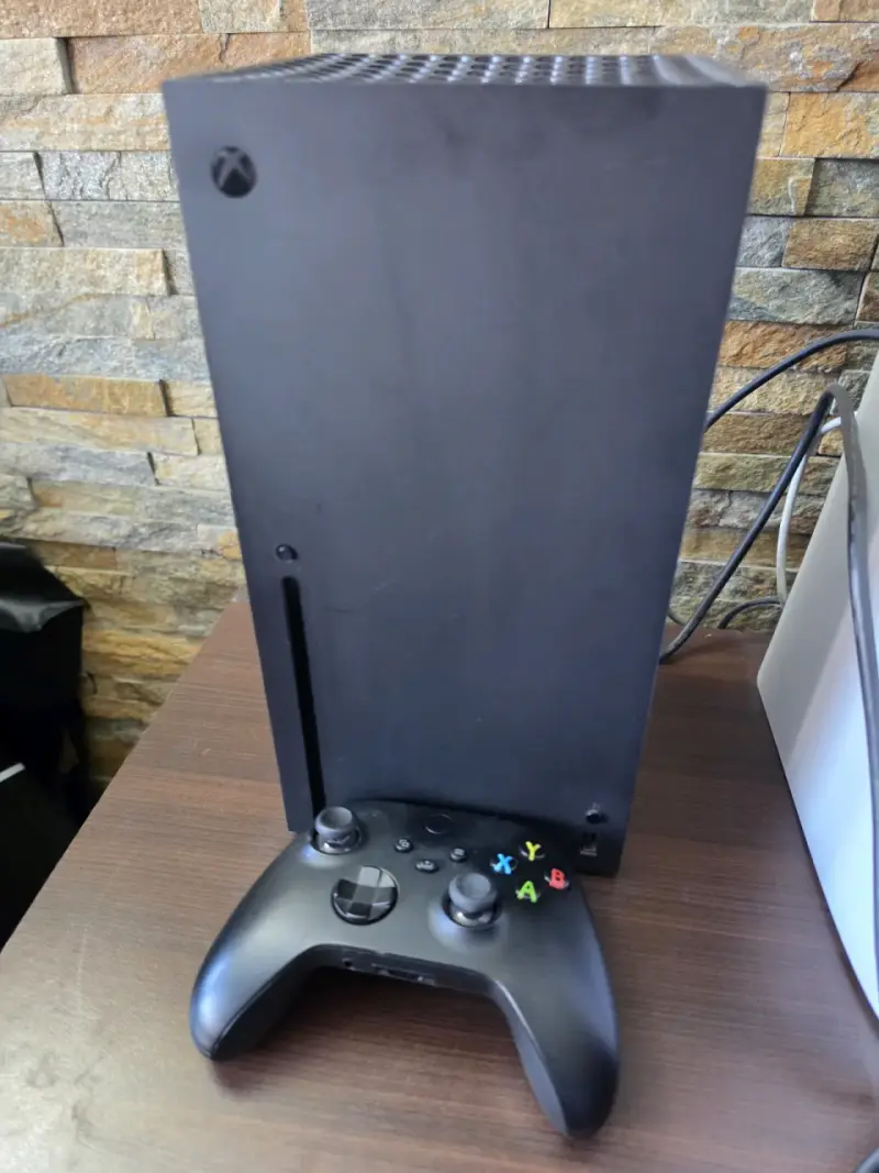 Consola Xbox Series X con Control - 2
