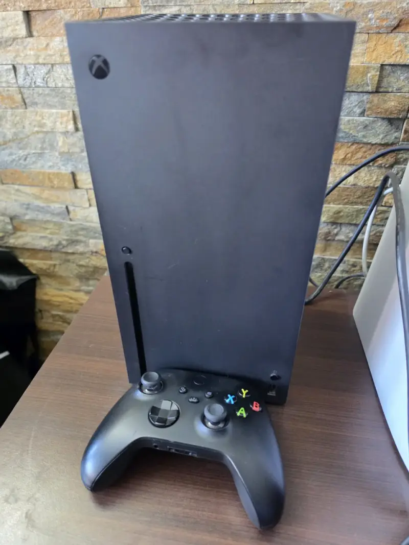 Consola Xbox Series X con Control - 3