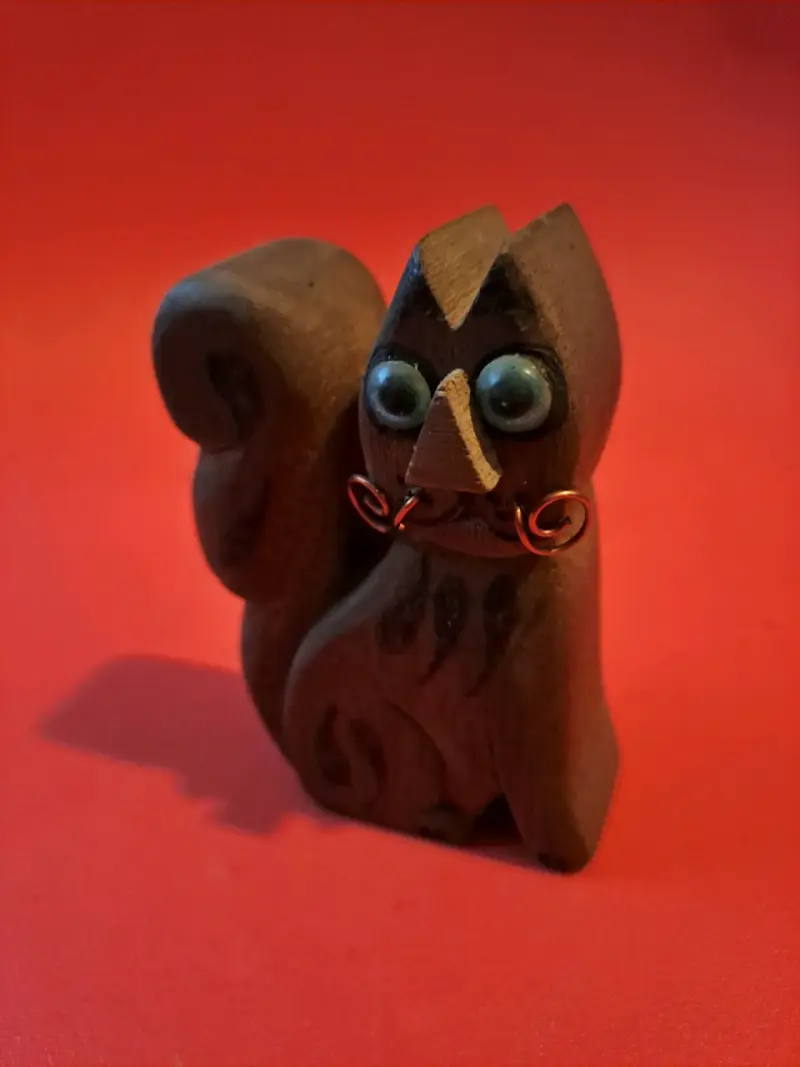 Figura decorativa de gato en madera tallada - 2