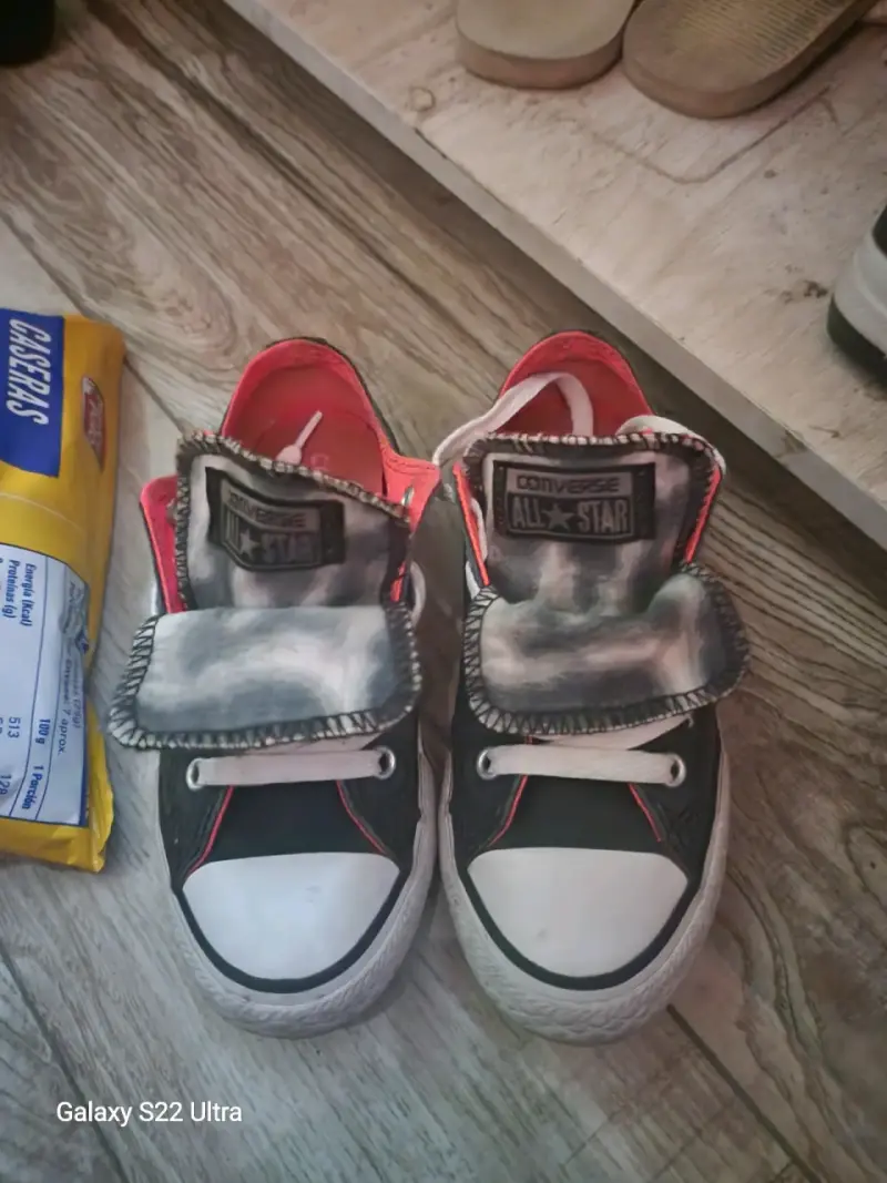 Zapatillas Converse All Star negras y rojas - 1