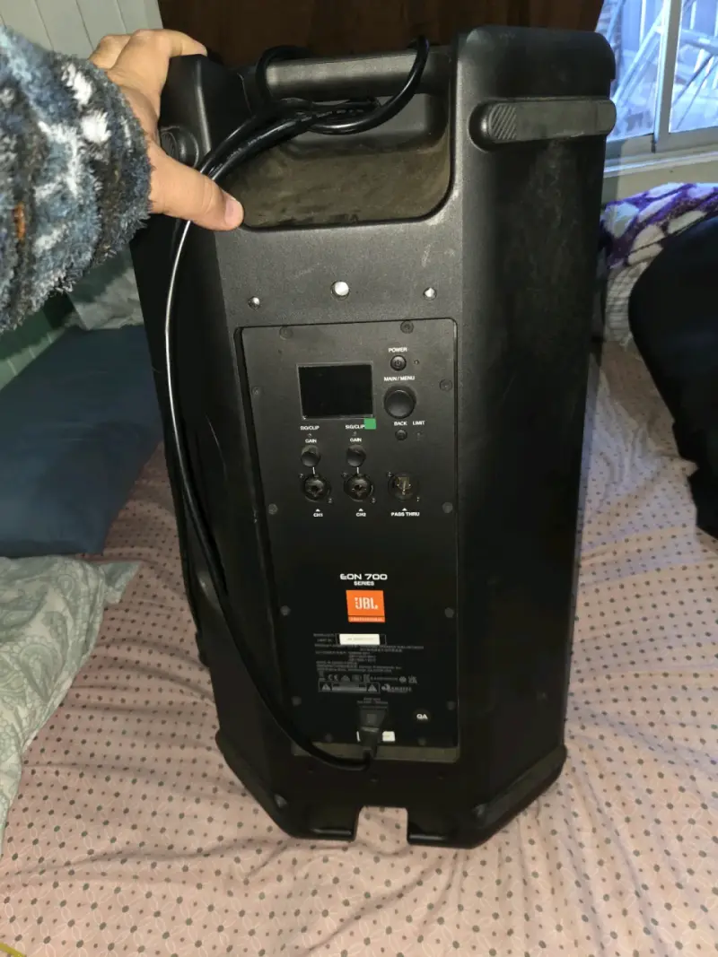 Parlante JBL EON 712 con potencia y calidad de sonido - 5