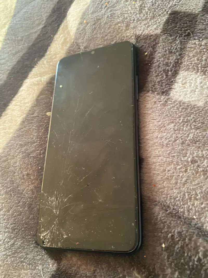 Teléfono móvil con pantalla rota