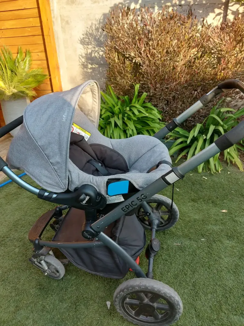 Coche de bebé Epic 5g gris + huevito para auto - 2