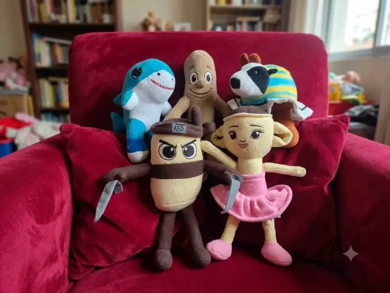 Set de peluches de personajes animados