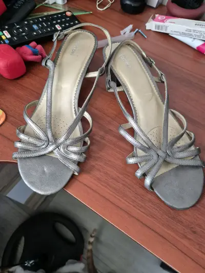 Sandalias de tacón plateadas para mujer - miniatura 1