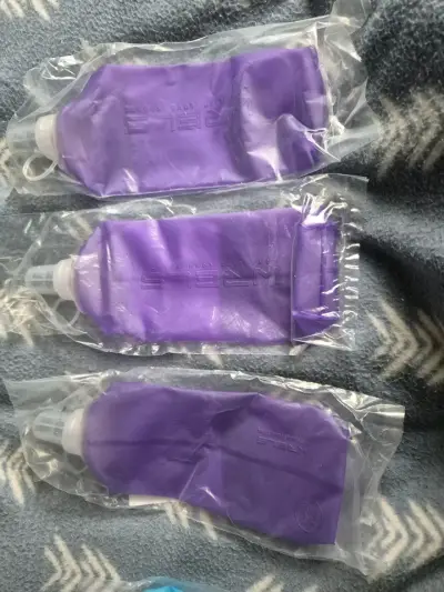 Botellas plegables de silicona moradas y azule - miniatura 1