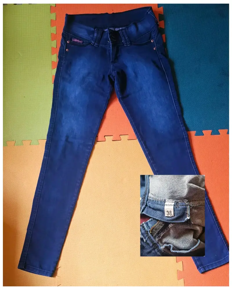 Jeans azul oscuro talla 38 para mujer
