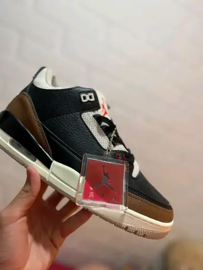 Zapatillas Jordan retro 3 negras y marrones - miniatura 1