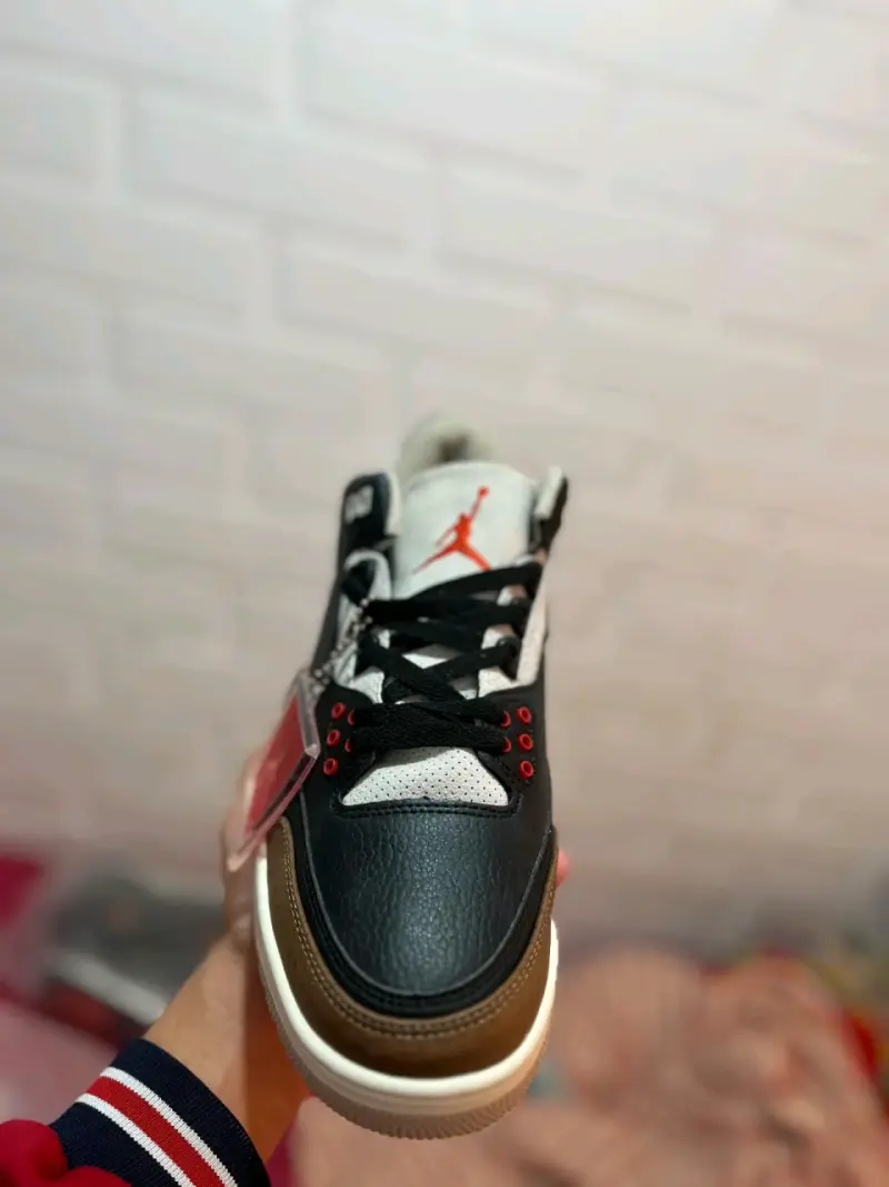 Zapatillas Jordan retro 3 negras y marrones - 2
