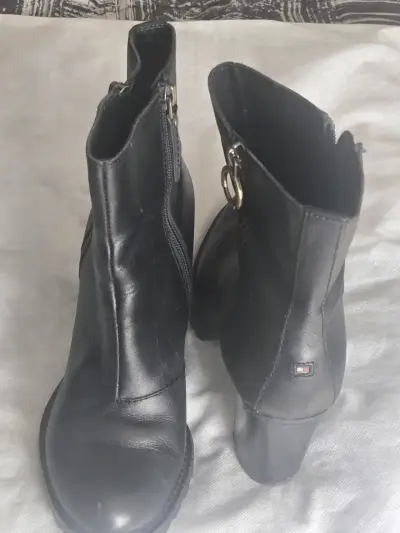 Botines de cuero negro con cierre lateral - miniatura 1