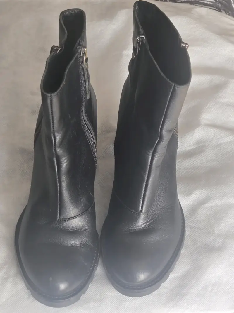 Botines de cuero negro con cierre lateral - 2