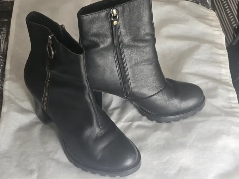 Botines de cuero negro con cierre lateral - 3