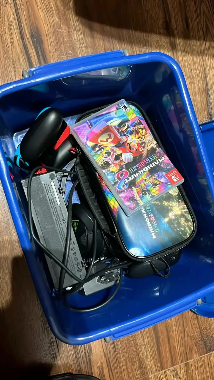 Nintendo Switch con juego Mario Kart y accesorios - 4