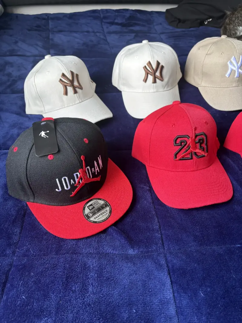 Jockeys y gorros - 1