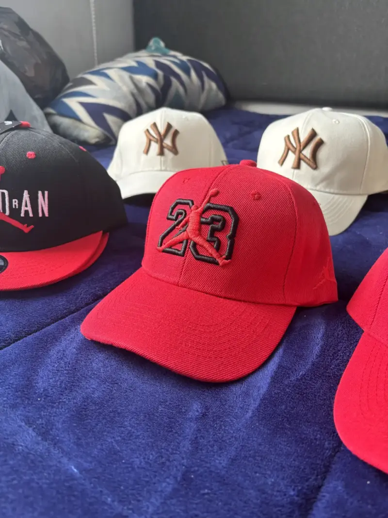 Jockeys y gorros - 4