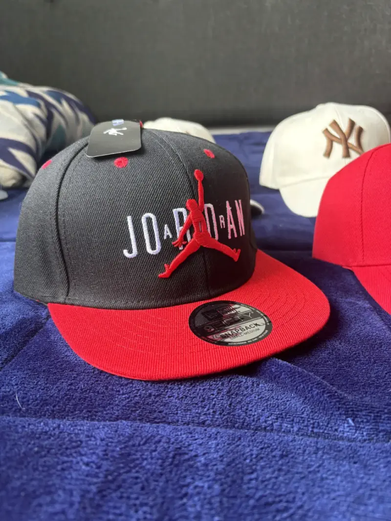 Jockeys y gorros - 5