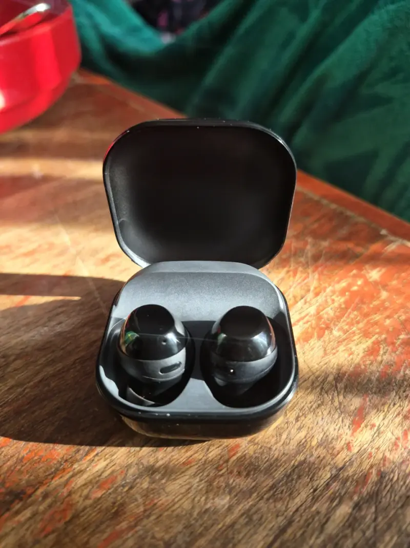 Audífonos Inalámbricos Samsung Galaxy Buds Negros - 1