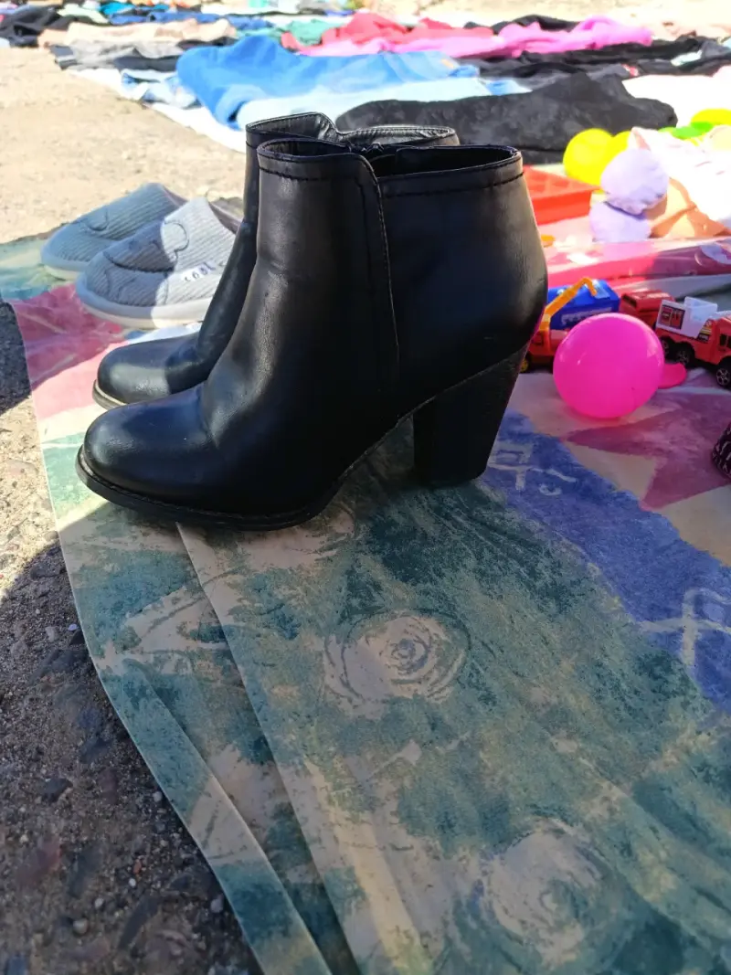 Botines de cuero negro con tacón alto - 1
