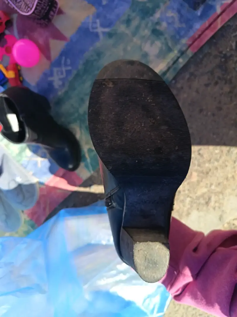 Botines de cuero negro con tacón alto - 4