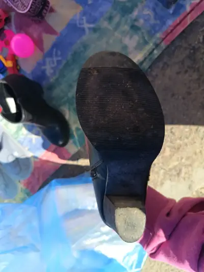 Botines de cuero negro con tacón alto - miniatura 4