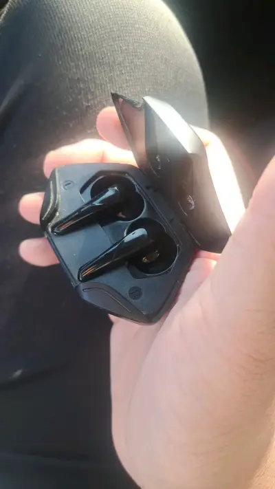 Auriculares inalámbricos con estuche de carga - miniatura 1