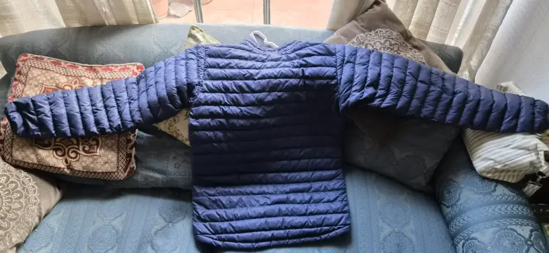 Chaqueta acolchada azul Rab con cierre rojo - 4