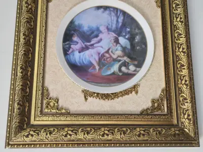 Cuadro Decorativo con Marco Dorado y Placa de Porcelana - miniatura 3