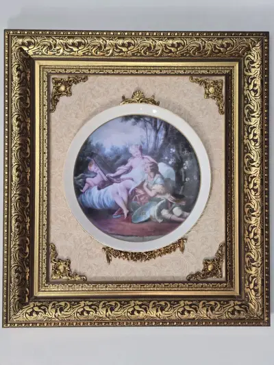 Cuadro Decorativo con Marco Dorado y Placa de Porcelana - miniatura 4