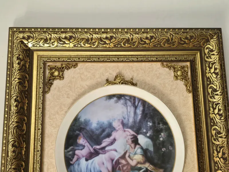 Cuadro Decorativo con Marco Dorado y Placa de Porcelana - 5
