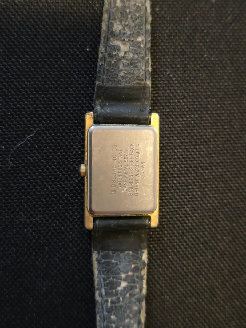 Reloj Orient Quartz Vintage con Correa de Cuero - 4