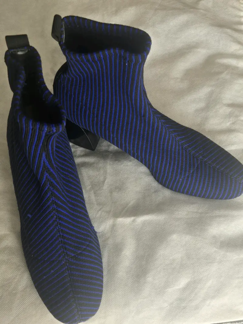 Botines de tacón azul y negro a rayas - 1