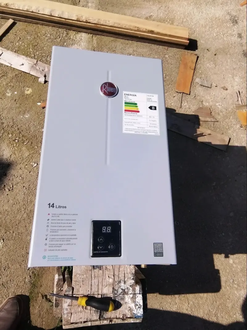 Calefón digital Rheem 14 litros eficiente - 2
