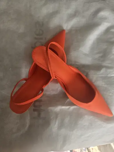 Zapatos de tacón naranja H&M elegantes - miniatura 1