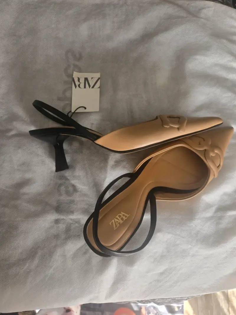 Zapatos de tacón beige con diseño Zara - 2