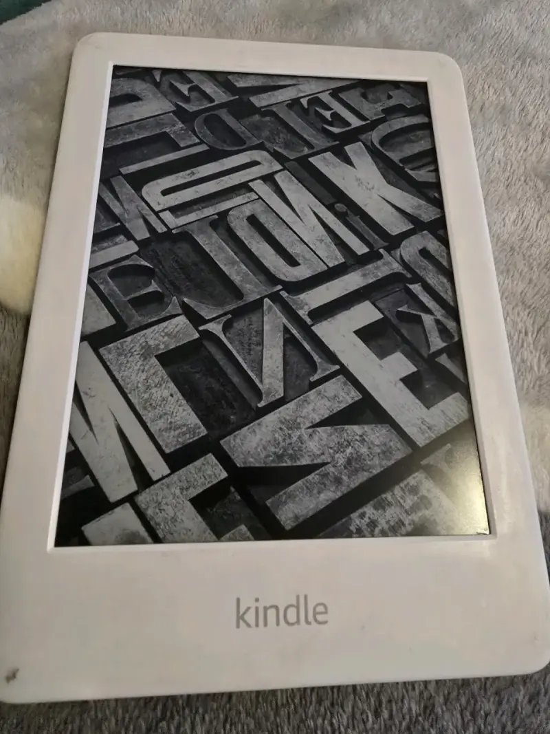 Kindle blanco con pantalla táctil - 3