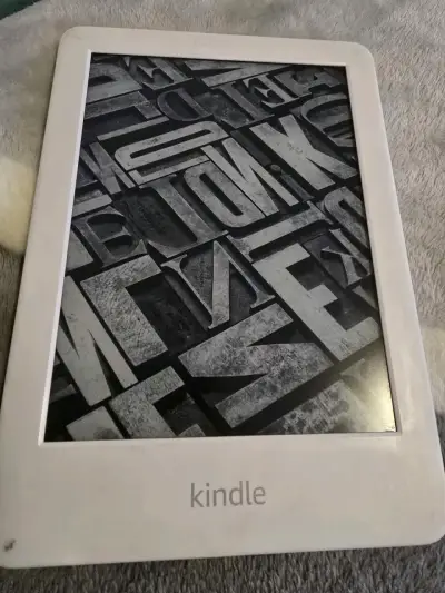 Kindle blanco con pantalla táctil - miniatura 3