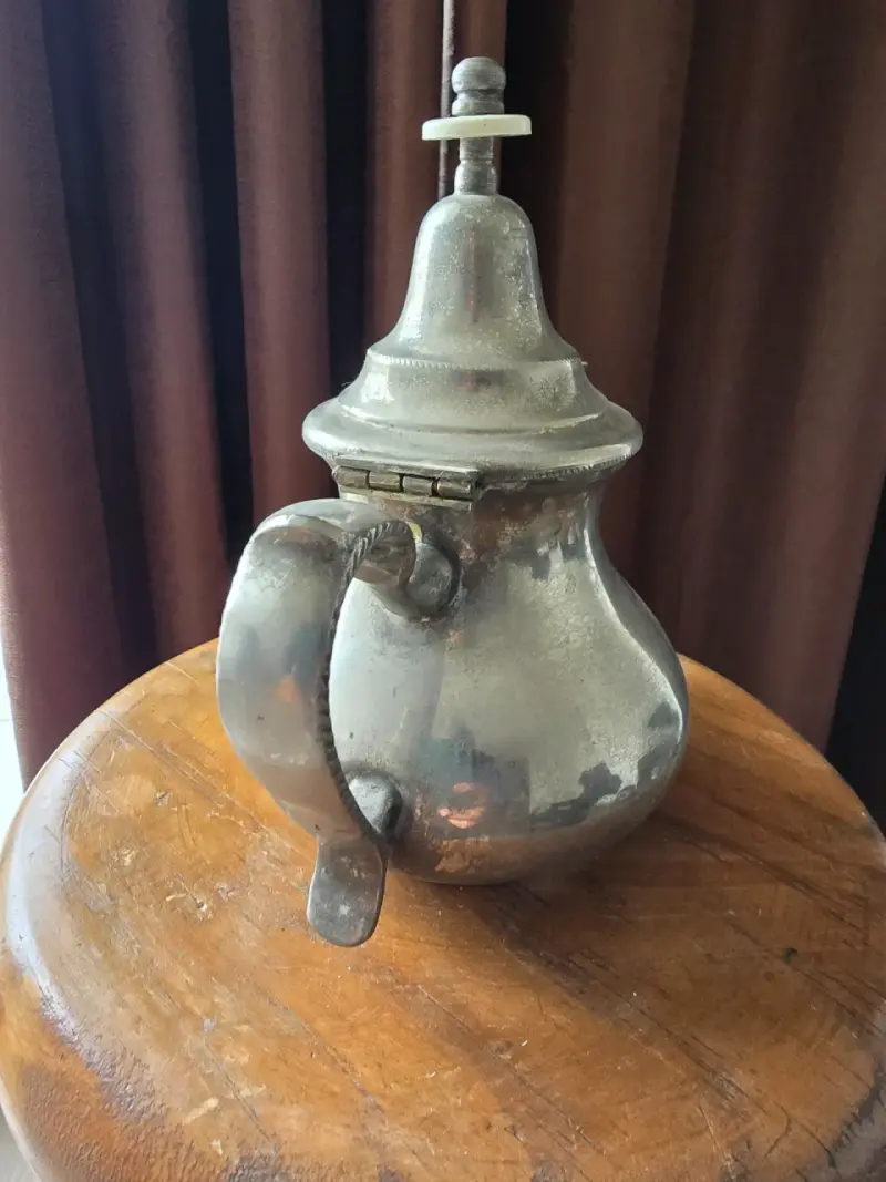 Antigua tetera de metal estilo vintage - 1