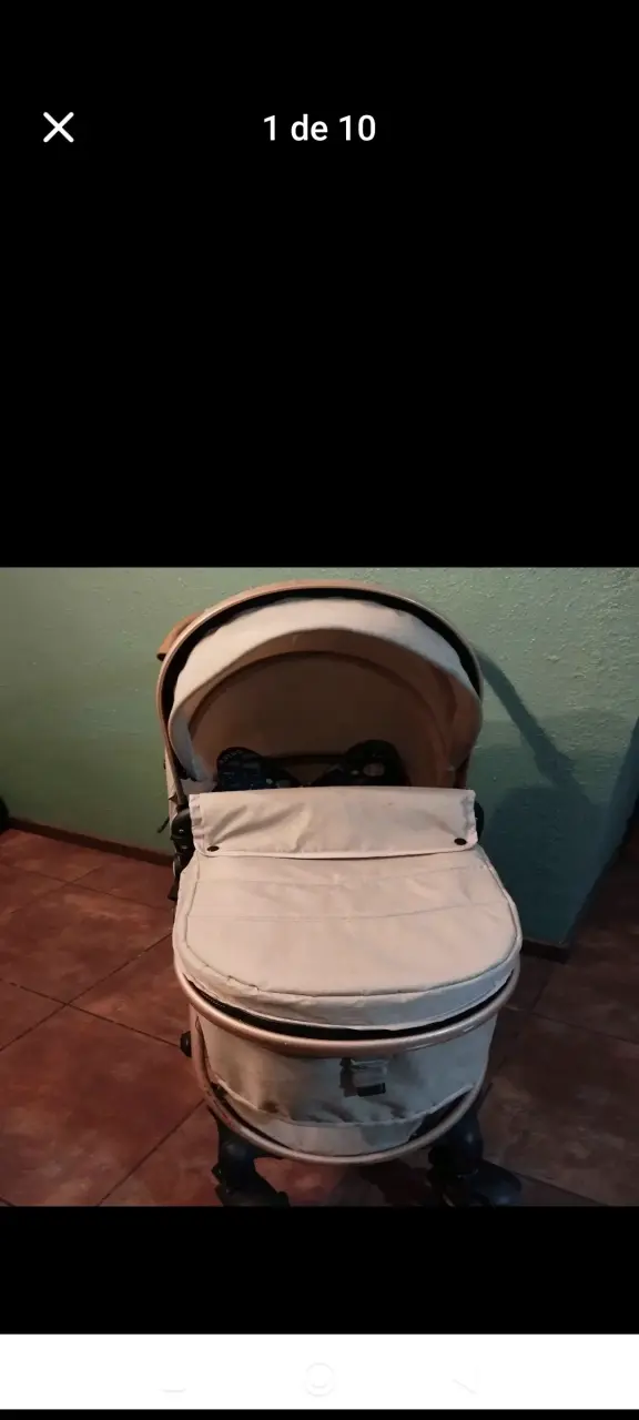 Coche de bebé beige con capota ajustable - 1