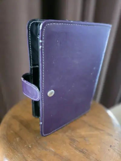Lector de libros electrónicos Sony con funda púrpura - miniatura 1
