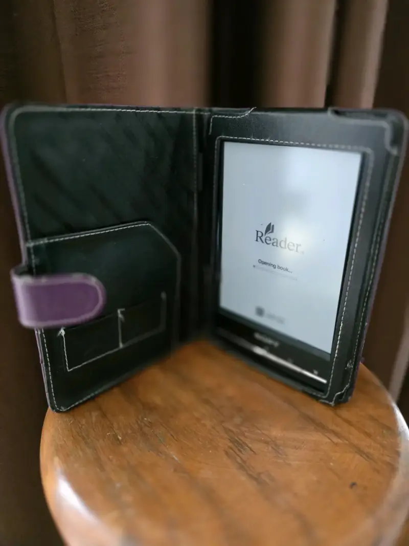 Lector de libros electrónicos Sony con funda púrpura - 3