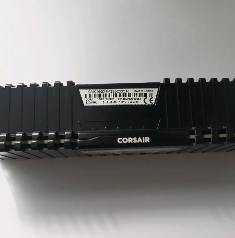 Memoria RAM Corsair Vengeance LPX DDR4 16GB - 3