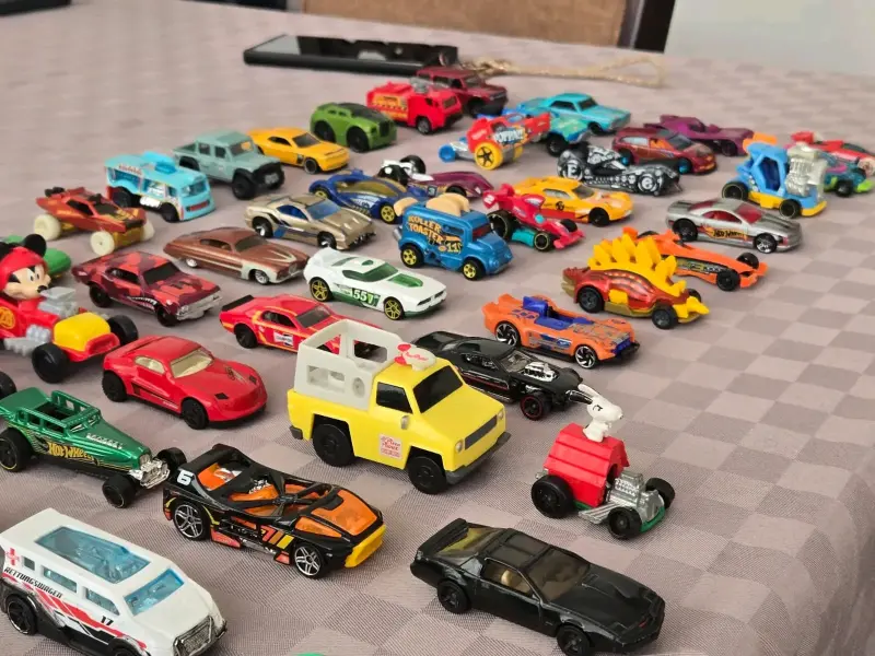 Colección de autos hot wheels y otros - 1