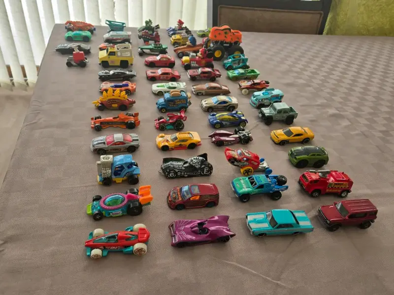 Colección de autos hot wheels y otros - 2