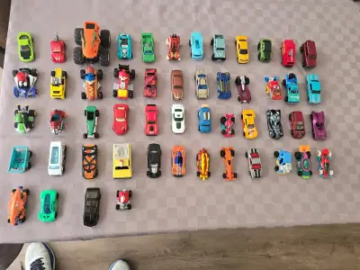 Colección de autos hot wheels y otros - miniatura 3