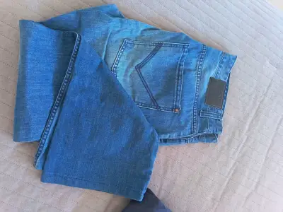 Jeans de mezclilla azul para hombre - miniatura 1