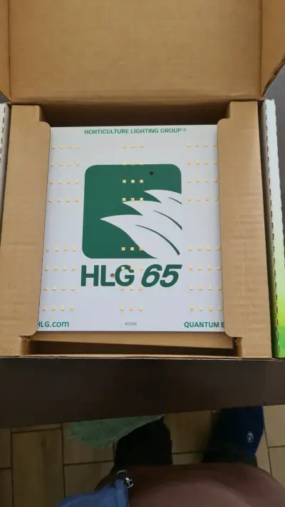 Panel LED HLG 65 V2 para cultivo - miniatura 2