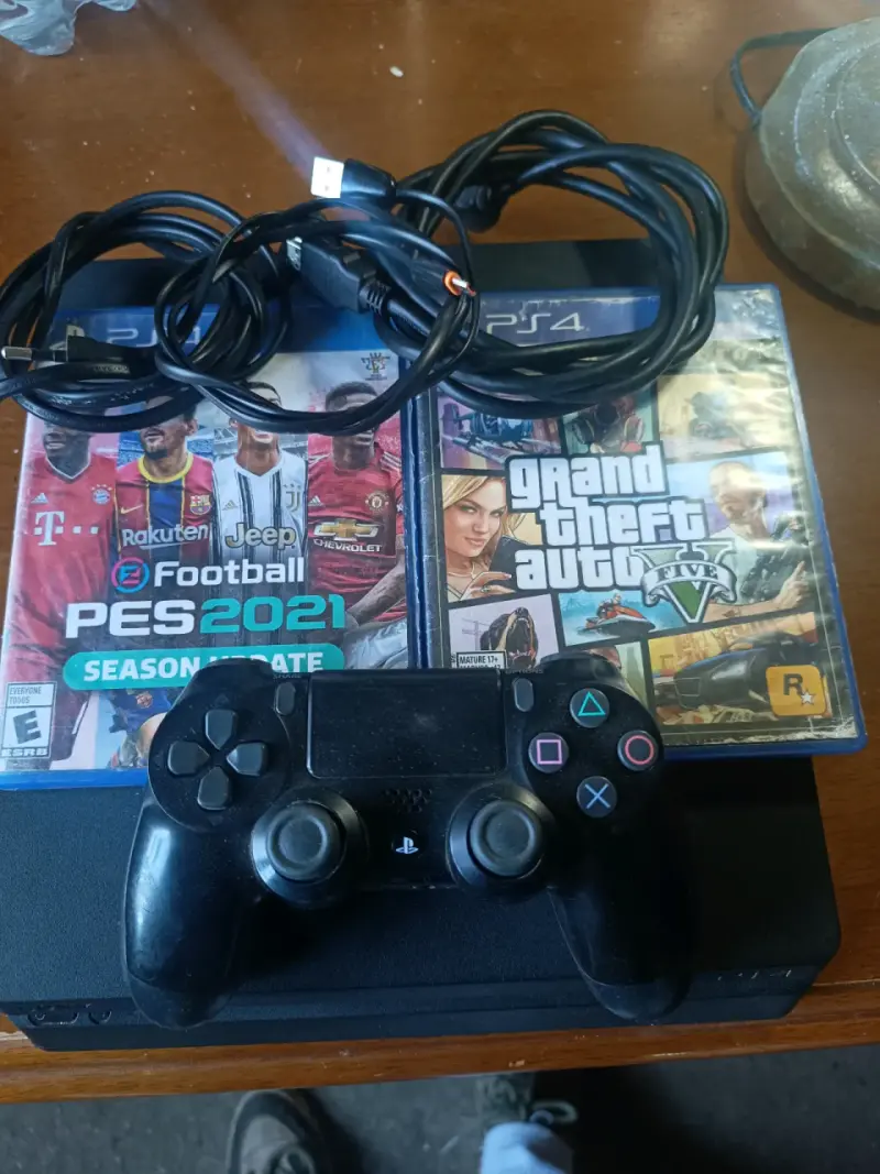 Consola PS4 con control y juegos PES 2021 y GTA V - 1