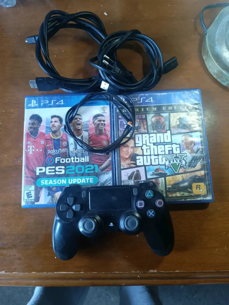 Consola PS4 con control y juegos PES 2021 y GTA V - 2